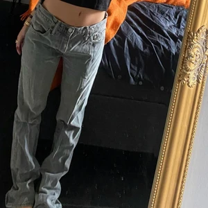 Gråa Levis jeans - Storlek s lågmidjade Levis jeans