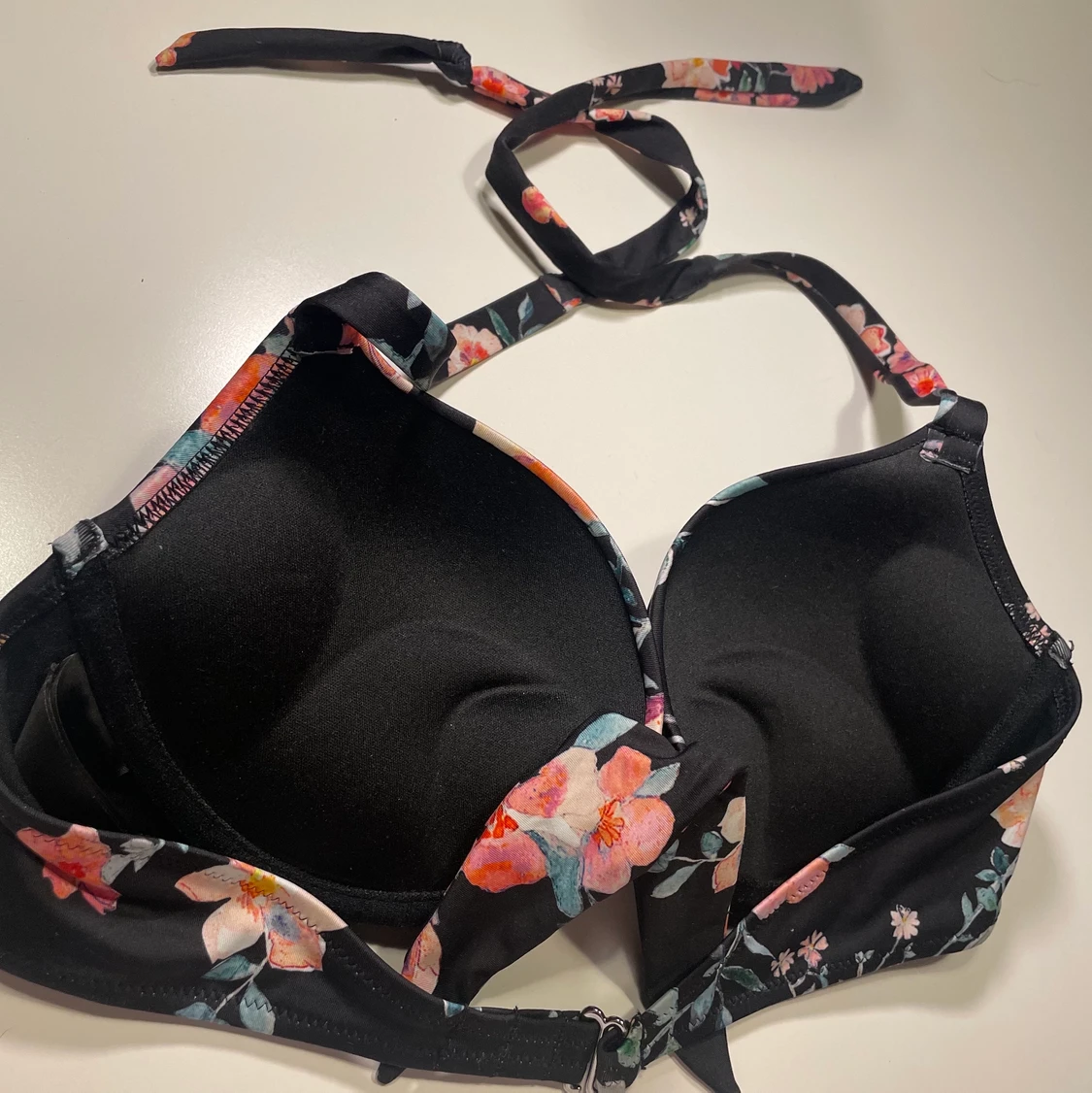 Bikiniöverdel pushup - 90