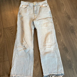 Jeans  - Jätte fina jeans ifrån Ginatricot💙 har varigt mina favorit jeans men används knappt längre 