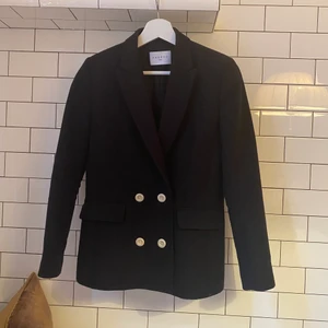 Sandro Paris Kavaj / Blazer - Superfin kavaj/blazer från Sandro Paris i toppskick. Storlek 36/S. 