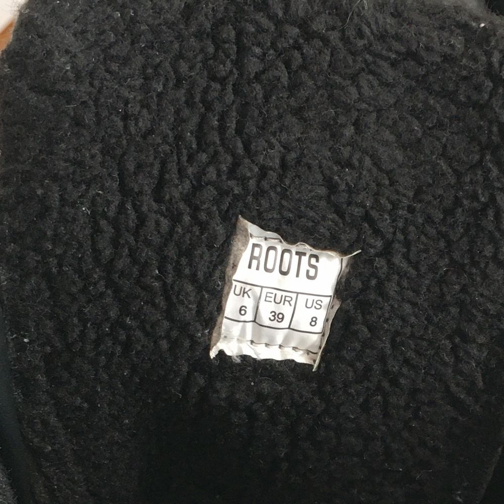 Vinter boots från Roots i läder. I toppskick knappt använd. . Skor.