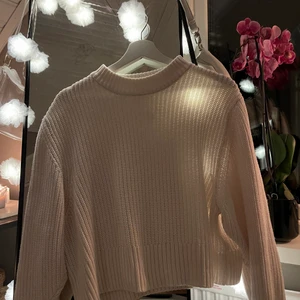 Stickad tröja - Stickad tröja från Monki, sparsamt använd