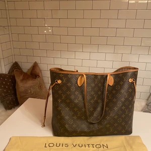 Louis Vuitton Neverfull GM - Intressekoll på min Neverfull GM, den kommer med dustbag. Skriv vid frågor. Hämtas i Vasastan. Självklart äkta. 