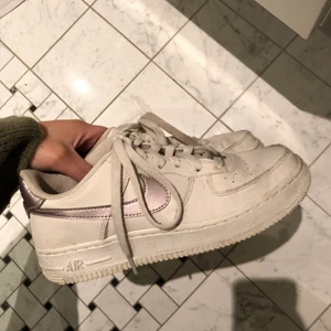 Nike air force  - Mina Nike Air Force som jag har kommer tyvärr inte till användning, jag tvättar såklart dem innan om det är så att någon är intresserad 🤩🤩
