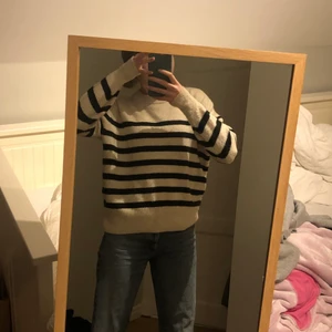 Stickad tröja - Säljer en jättemysig stickad tröja för att den aldrig kommer till användning. Om du undrar något är det bara att skriva till mig. Vid flera intressen blir det budgivning! 