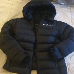 Sail racing jacka - Den är använd ett par gånger den här ett litet hål på armen. pris kan diskuteras.