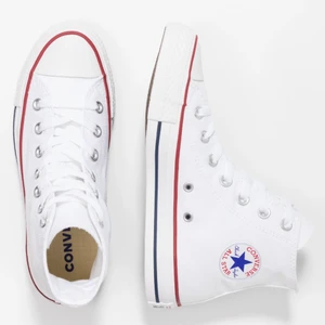 Converse - Ny skick! Använd ungefär 3 gånger. Skriv för fler bilder!