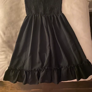 Klänning  - Jätte fin tubklänning från shein, andvända ca 2 gånger köparen står för frakt! 