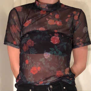 Mesh tröja från STAY i storlek S  - Mesh tröja köpt på carlings från märket STAY. Säljer för att den inte längre används. Bara meddela för frågor/fler bilder (: