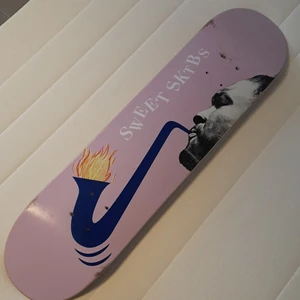 SKATE DECK stl: 7.75 - Jag köpte det i sommaren men insåg att den var för liten. Har bara använt den som carpet board.