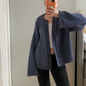 KOFTA - Jätteskön kofta 💙💜 den sticks ej!! Fler intresserade så går ej ner i pris💘