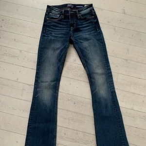 Crocker jeans mörkblå Pepboot - Gott skick, inte använda särskilt många gånger. Skönt material.