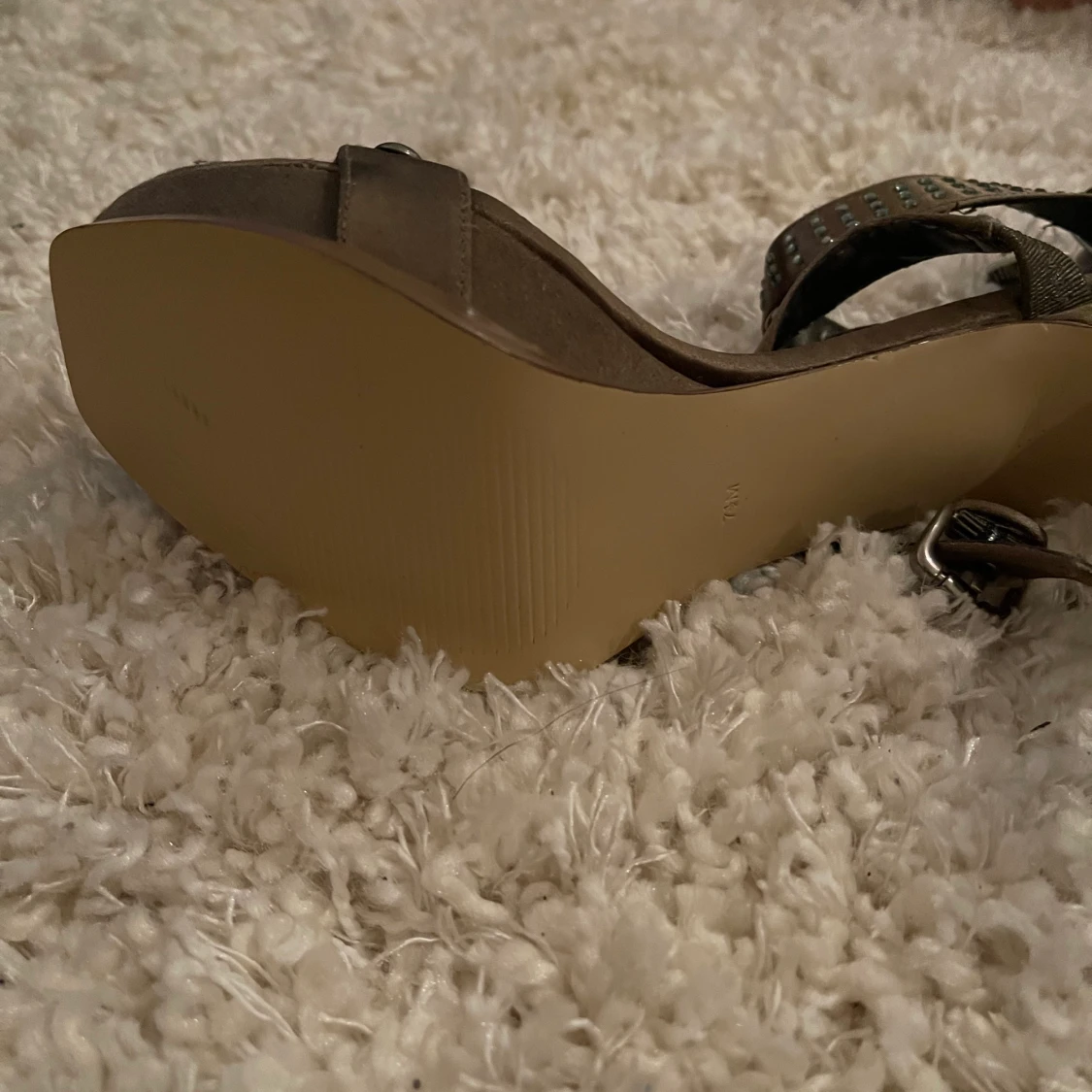 Guess oanvända sandaletter stl39 - 91