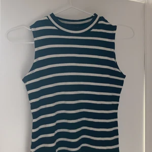 Randig tröja - Jätte skön och stretchig tröja i strl 134/140! 