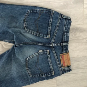 Lowwaisted Diesel jeans - Lågmidjade bootcut diesel jeans i strl W26 L32 💖
