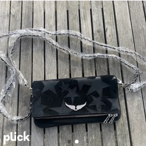 Zadig väska - Intressekoll på denna limeted edition zadig väska som är köpt på zadig budiken i Sthlm. Den finns inte och köpa längre och original priset är runt 4000 om jag minns rätt! Skriv vad ni hade kunnat tänka att betala ❤️ kan även byta mot andra väskor