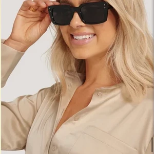 Solgalsögon  - Superfina solglasögon från nakd! Använda någon gång!