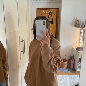 Beige/brun STOR HOODIE - En jätte skön stor beige hoodie från lager 157, bra skick använd fåtal gånger köpte för 199 säljer för 90