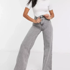 !SÖKER! - hej hörni, söker dessa jeans från asos märket Stradivarius strl 32/UK4 för ett bra pris, hör av er💗😋