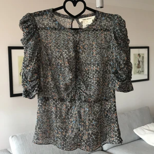 Isabel Marant - Jättesöt topp Isabel Marant för HM. Knappt använd. Finns dragkedja på ena sidan.
