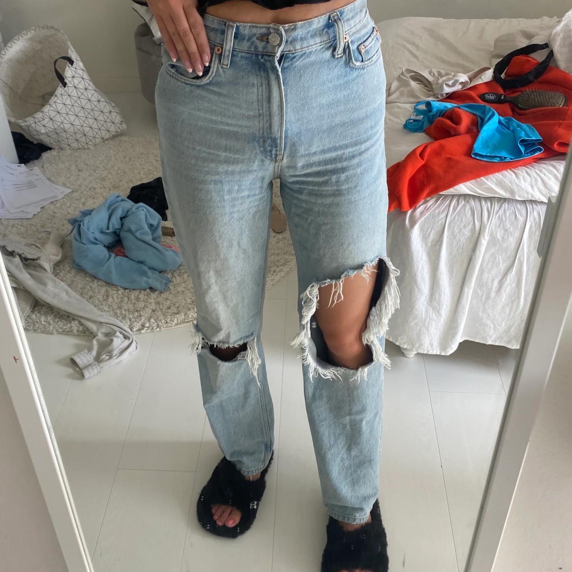 Blå jeans med hål  - 90