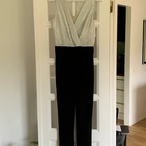 Byxdress  - En byxdress som passar perfekt för nyår eller liknade. 