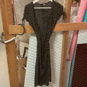 Klänning prickig - Använd fåtal ggr mkt fint skick