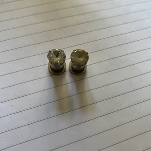 Uttöjningar 10mm - Rena stål och ”diamant” prydd töjningar om två