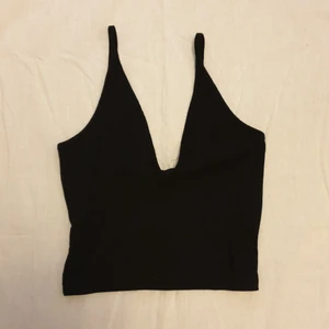 Bik Bok - Linne - Enkelt svart linne i stl XS! 