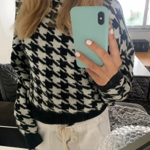 Ur ball tröja - Säljer mina sjukt balla stickade tröja från Hm. ÄLSKAR mönstret! Storlek S. Mitt pris 100kr🤍