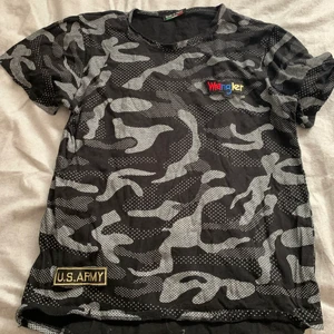 Wrangler t-shirt - Wrangler t-shirt i storlek s. Bra skick 😀