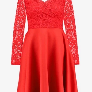 NLY klänning XS (passar även S) - Helt oanvänd, endast testad ❤️ jag säljer denna fina klänning eftersom den aldrig kom till användning. Priset kan diskuteras och köparen står för frakten men kan även mötas upp i Stockholm 🥰