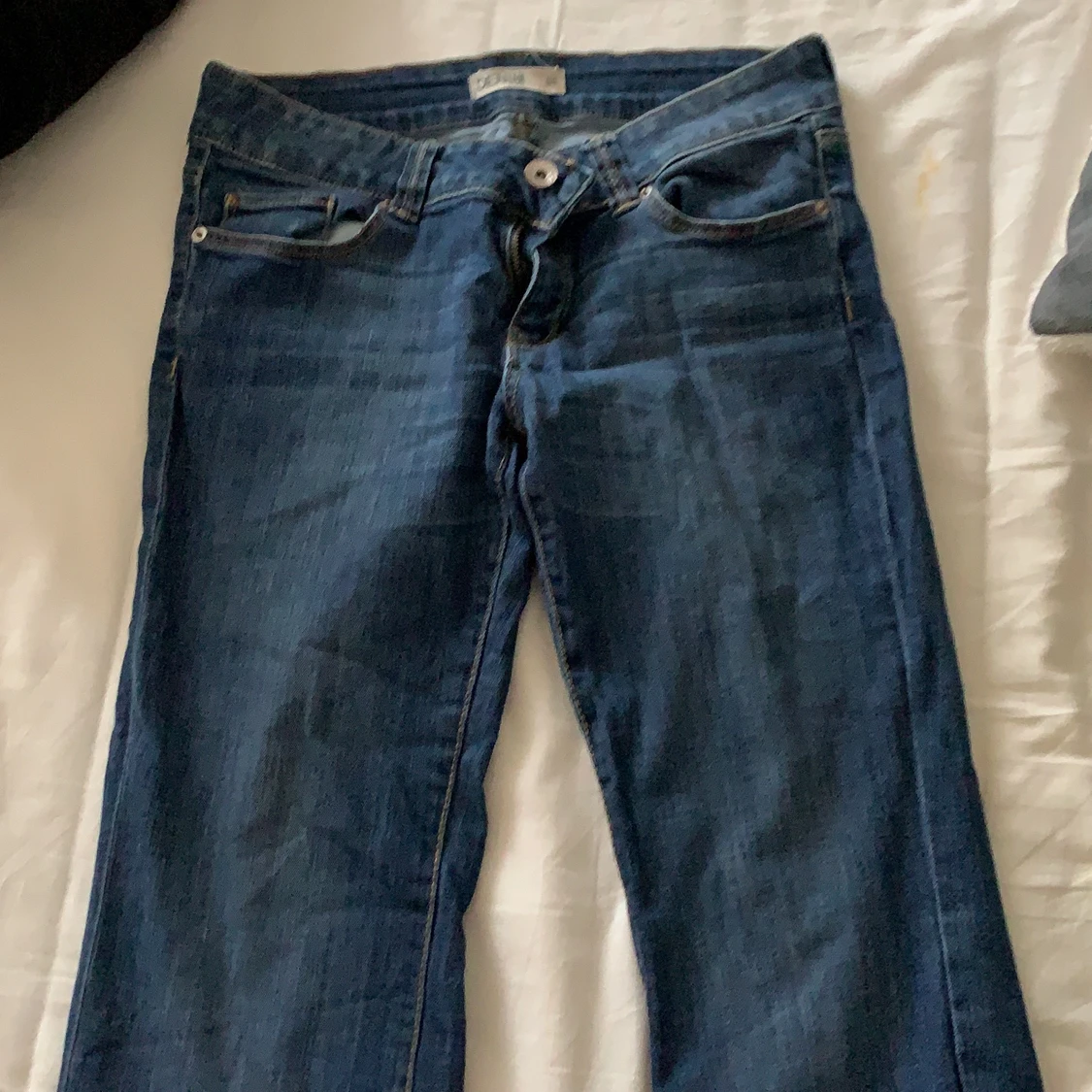 Lindex low waisted botcat jeans