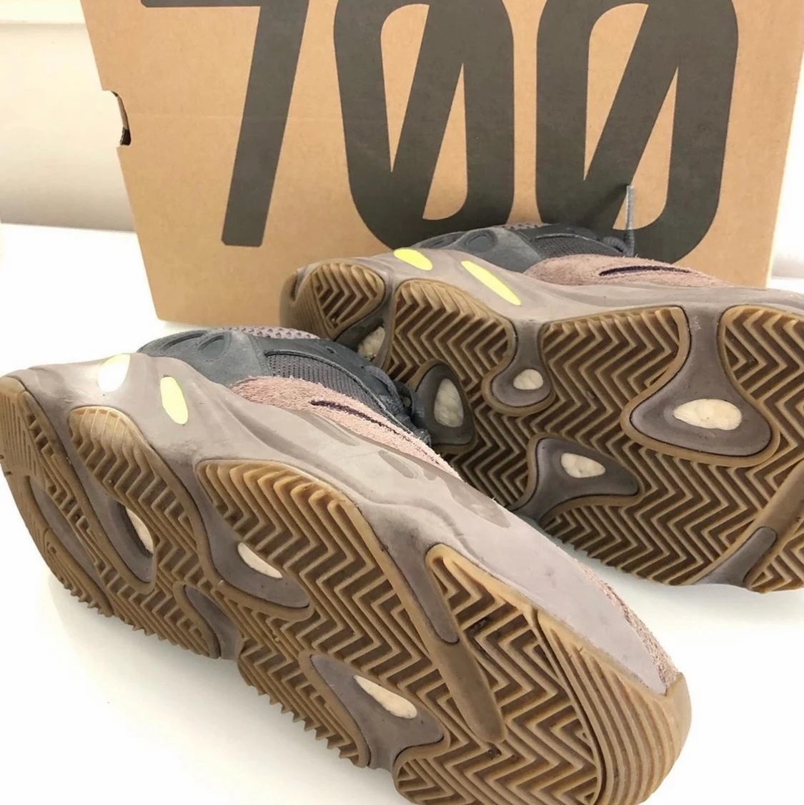 Adidas Yeezy 700 Mauve - 90