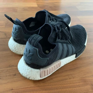 Adidas skor  - Adidas skor i storlek 38