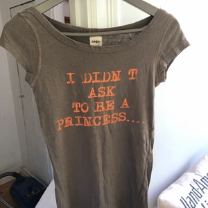 Topp, strl XS - Topp med kaxig text på båda sidor, strl XS 👑🐸🍑