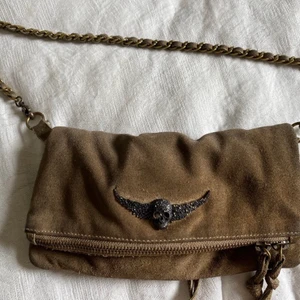 Zadig Voltaire väska  - Beige mockaväska från Zadig & Voltaire