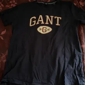Gant t-shirt i fin blå färg och skönt material 