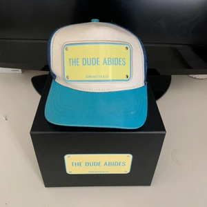 Äkta John Hatter - Säljer min eftertraktade John Hatter keps, nyskick, kvitto och låda finns kvar och medföljer😊 499kr eller bud! (Original pris 1000kr)