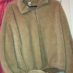 Jätte skön hoodie  - En jätte mjuk och gosig hoodie , använd 2 gånger , storlek M ,  