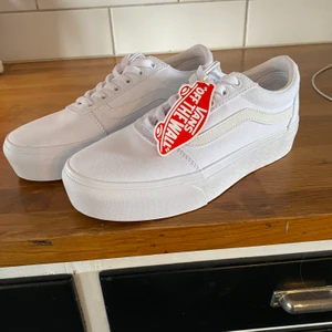 Vans (nya) - Helt nya vans i strl 39. 
