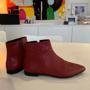 Oanvända snygga vagabond boots i rött skinn storlek 37. Nypris 1299kr. Mitt pris 300.