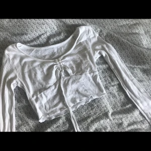 Topp - Aldrig använd topp. Köpt för 199, säljer för 70 kr. 