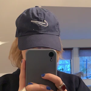 Nike keps  - Vintage Nike keps i mörkblå färg. fint skick, one size 