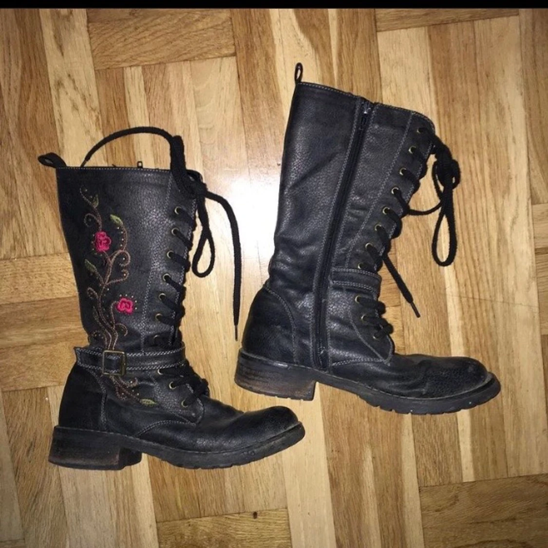 Svarta läderkängor storlek 35 - 90