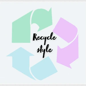 FÖLJ - jag och min kompis kommer sy trendiga kläder och sälja till er! Det är också av återvunnet tyg därav bra för miljön!Skulle betyda så mke om just du följde oss, snart kommer det upp plagg! RecycleStyle!🌱🌱