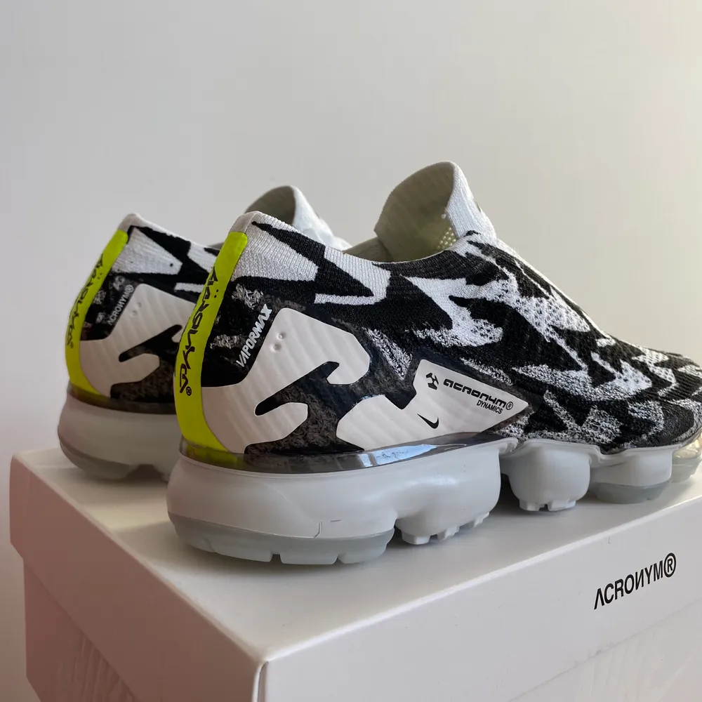Nike Air VaporMax Moc 2. Brand new. Size US 11/ EU 45. 2800kr. Meet-up in Stockholm available. No trade/exchange.. Skor.