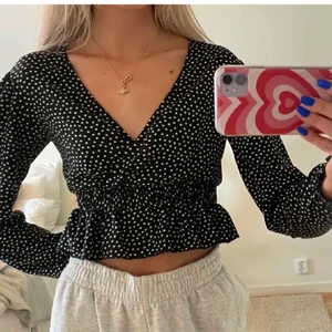 Zara topp - Lånad första bild. Lappen är borta så vet ej exakt storlek men XS eller S är det 💓 bra skick