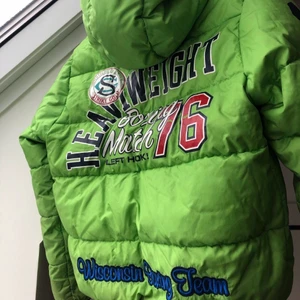 United Colors Of Benetton pufferjacket - ❗️SÄNKT PRIS❗️Pufferjacket i grön från United Colors Of Benetton. Dun i jackan. Kan skicka fler bilder, hör av dig vid intresse💚 Kan frakta men köpare står för frakt📦