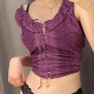 blus - söt blus köpt från plick, inget fel med den, bara inte kommit till användning 